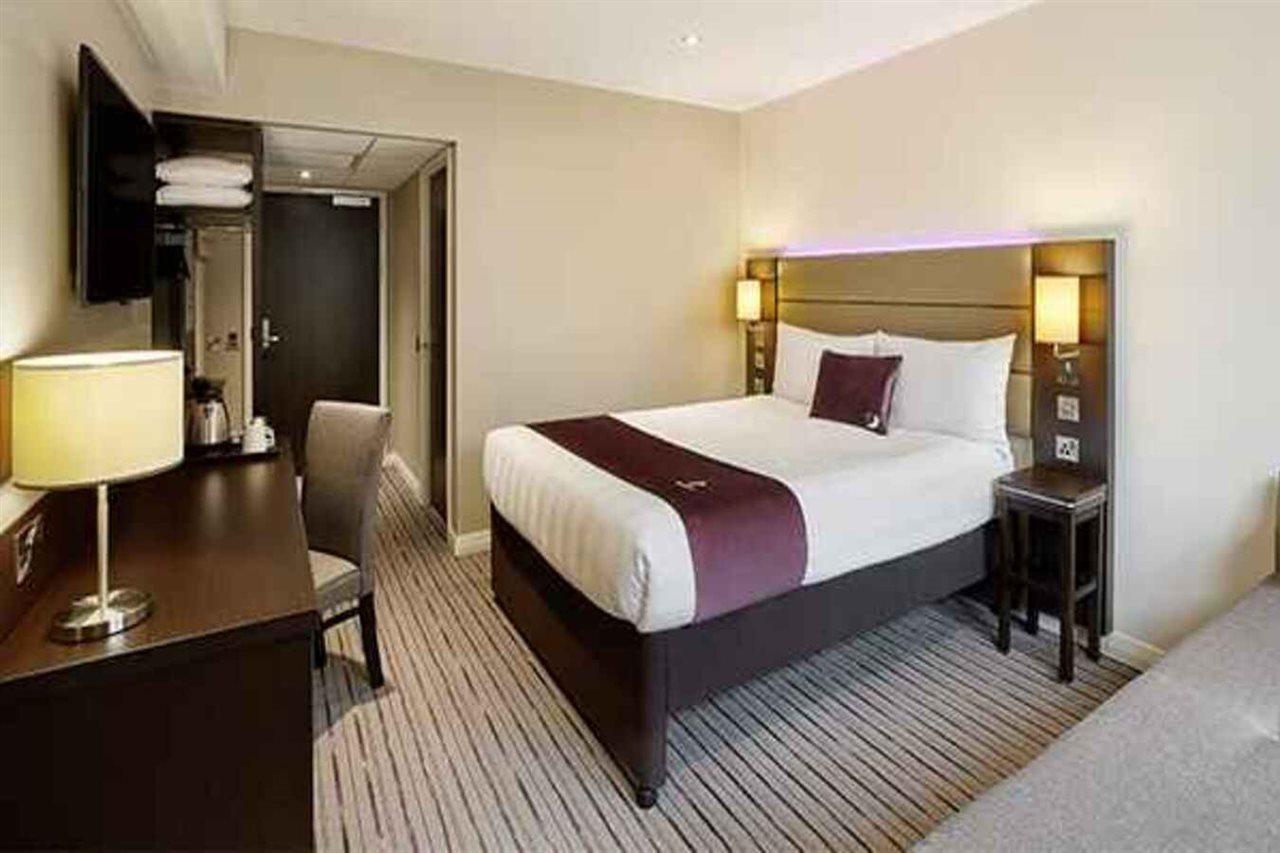 Premier Inn Peterborough City Centre ภายนอก รูปภาพ