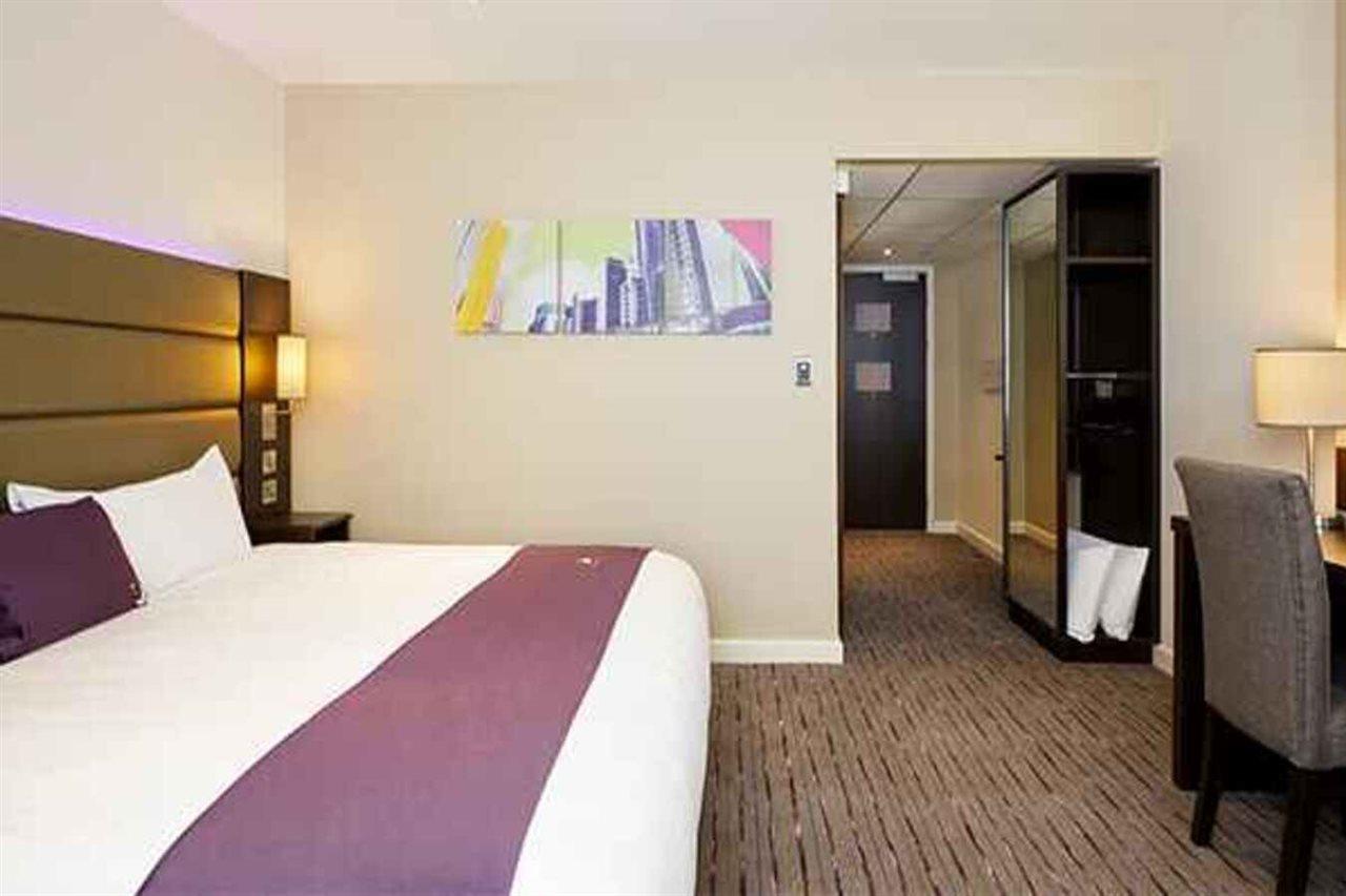 Premier Inn Peterborough City Centre ภายนอก รูปภาพ